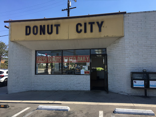 Donut City, 1210 Pacific Coast Hwy, Seal Beach, CA 90740, USA, 