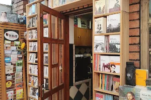 Casa Tomada Libros y Café image