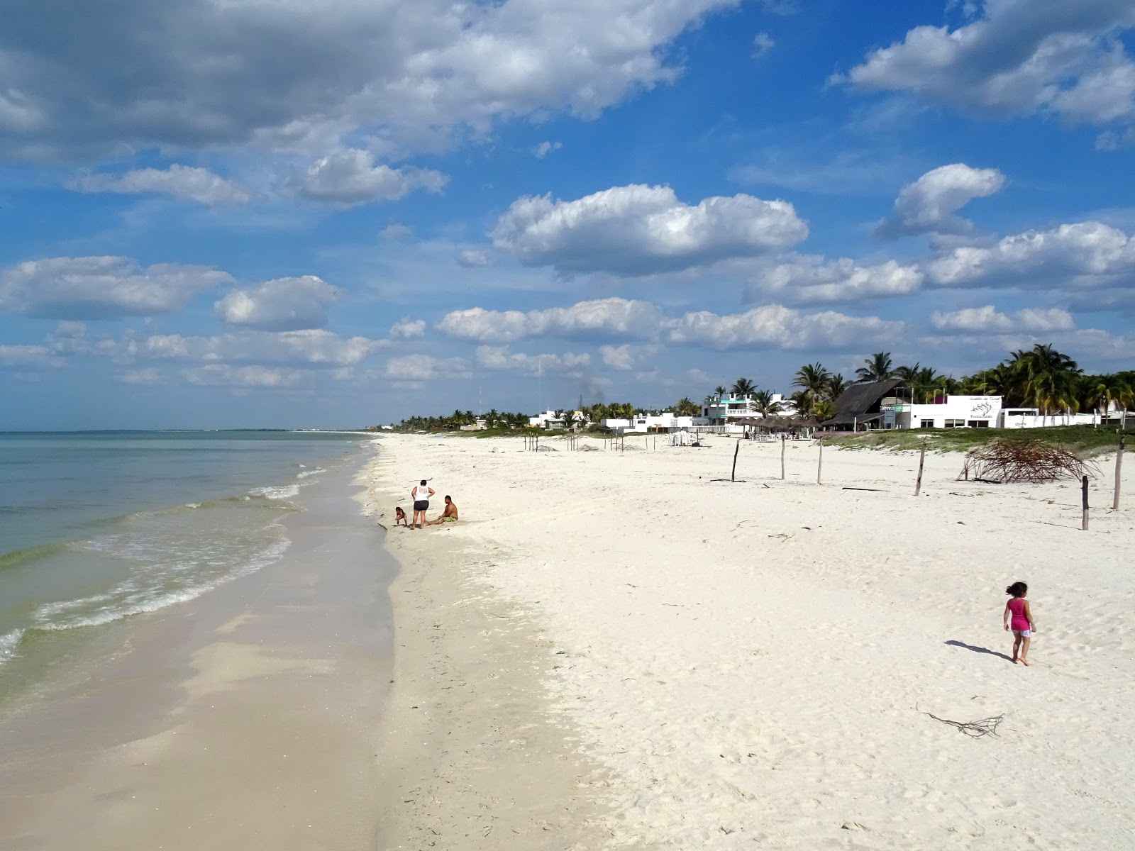 Foto av Playa Sisal med lång rak strand