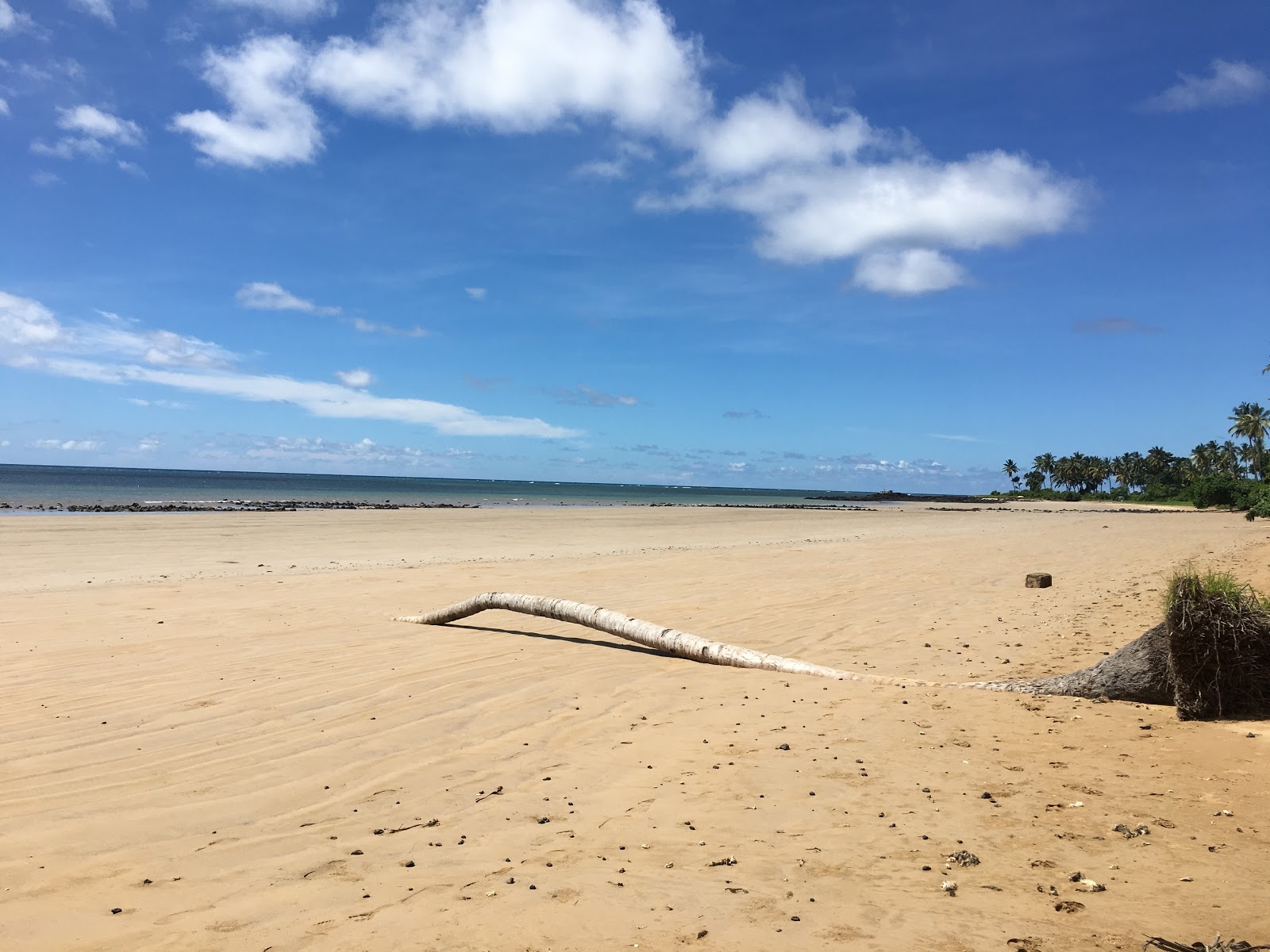 Foto von Plage de Ndroude mit beiger sand Oberfläche
