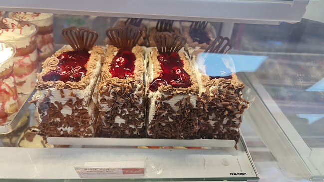 Reviews of Cake Box Telford in Telford - Bakery