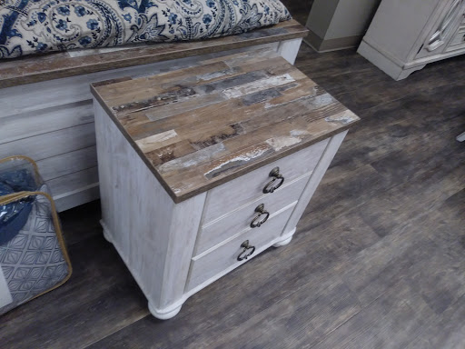 Furniture Store «Ashley Furniture HomeStore», reviews and photos, 651 Interstate 35 Business Loop, New Braunfels, TX 78130, USA