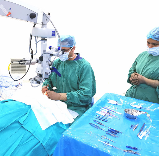 Dr. Mayank Bansal MD(AIIMS), FRCS(UK) • Eye & Retina Surgeon • Max Healthcare