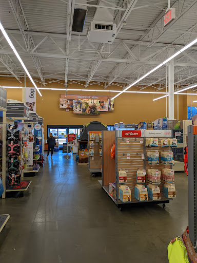 Pet Supply Store «PetSmart», reviews and photos, 6106 Shops Way, Northborough, MA 01532, USA