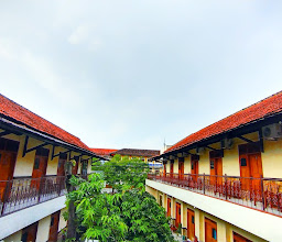 OYO 2011 Hotel Mekar Sari photo