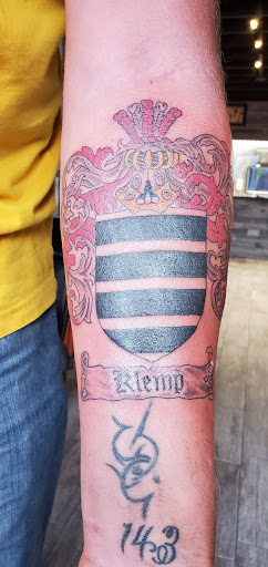 Tattoo Shop «Lake Geneva Tattoo & Piercing», reviews and photos, 150 1/2 Center St, Lake Geneva, WI 53128, USA