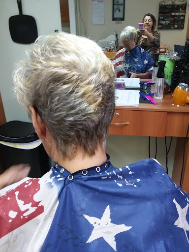 Hair Salon «Flippin Out Salon», reviews and photos, 3605 Sebring Pkwy, Sebring, FL 33870, USA