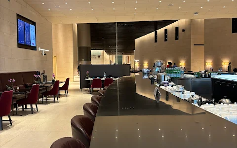 Al Safwa First Lounge image