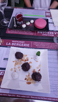 Truffe en chocolat du Restaurant français Restaurant La Bergerie 86340 à Nieuil-l'Espoir - n°6