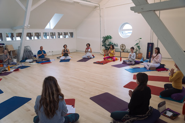Rezensionen über STAMBHA LIFE ACADEMY / STAMBHA Yoga School in Zürich - Yoga-Studio
