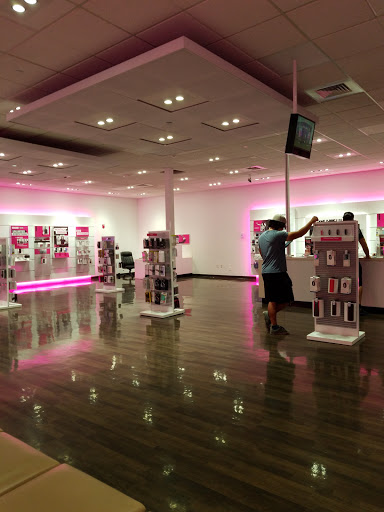 Cell Phone Store «T-Mobile», reviews and photos, 6811 W Peoria Ave Suite 115, Peoria, AZ 85345, USA