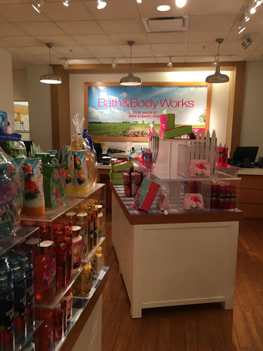 Beauty Supply Store «Bath & Body Works», reviews and photos, 200 E Pratt St, Baltimore, MD 21202, USA