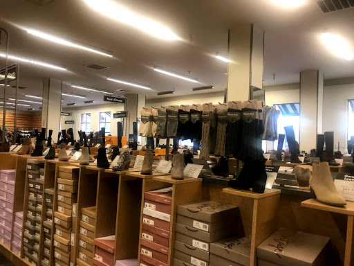 Shoe Store «DSW Designer Shoe Warehouse», reviews and photos, 300 E Colorado Blvd #250, Pasadena, CA 91101, USA