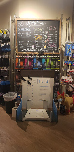 Sporting Goods Store «Fleet Feet Sports - Old Town», reviews and photos, 1620 N Wells St, Chicago, IL 60614, USA