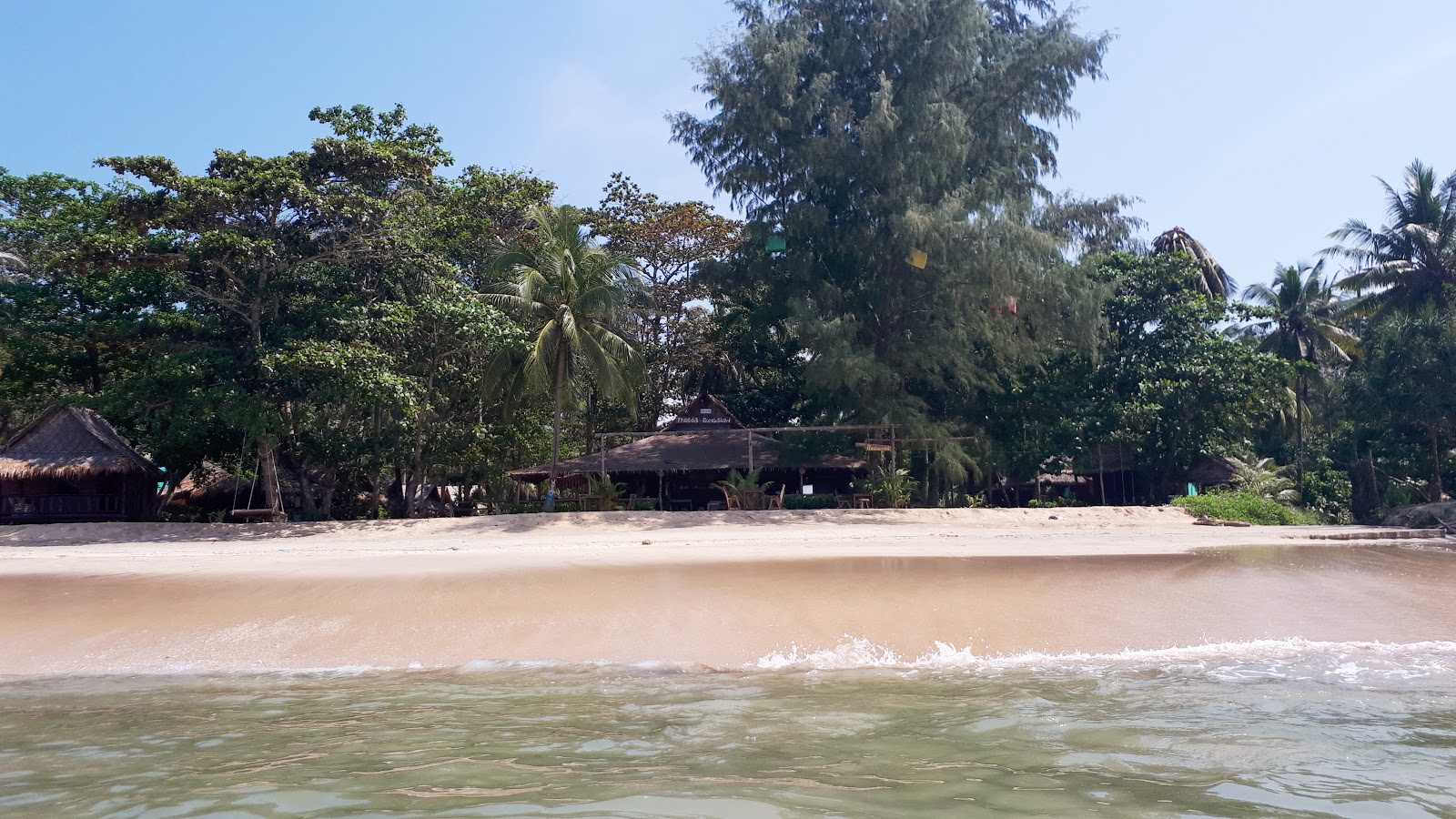 Photo of Koh Jum Beach partly hotel area