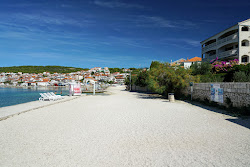Okrug Gornji III beach'in fotoğrafı birden fazla geniş koy ile birlikte