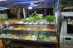 Loikaw Night Market image