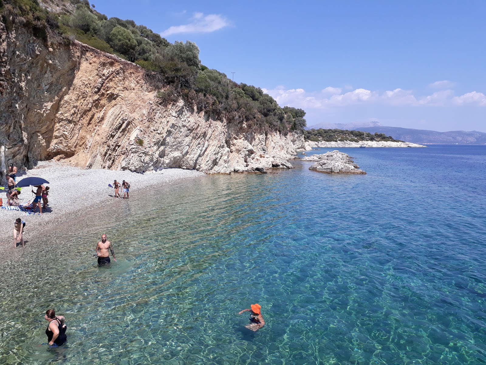 Kastos beach III的照片 带有绿色纯水表面