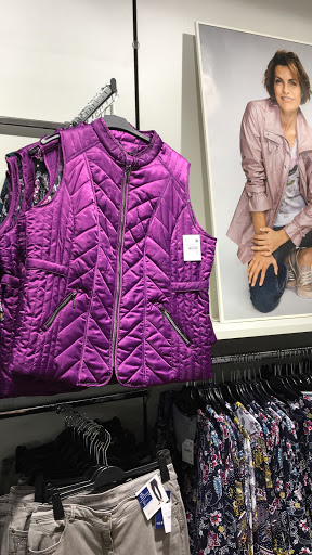 Stores to buy women's quilted vests Munich