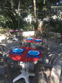 Atmosphère du Restaurant Les Flots Bleus à Saint-Just-d'Ardèche - n°2