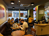Atmosphère du Restaurant servant le petit-déjeuner Starbucks à Paris - n°3