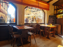 Atmosphère du Restaurant de spécialités alsaciennes Brasserie Chez Hansi à Colmar - n°8