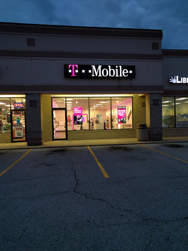 T-Mobile, 4301 Kent Rd Suite 34, Stow, OH 44224, USA, 