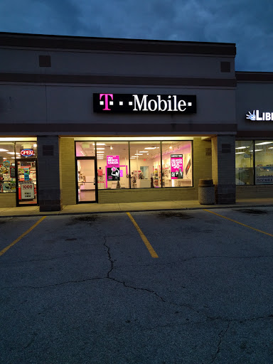 T-Mobile, 4301 Kent Rd Suite 34, Stow, OH 44224, USA, 