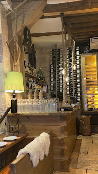 Atmosphère du Restaurant servant de la raclette Les Marmottes à Paris - n°6