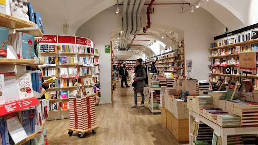Bookshops open on Sundays in Milan
