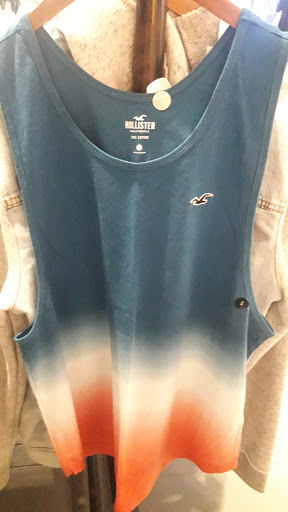 Clothing Store «Hollister Co.», reviews and photos, 282 Garden State Plaza Blvd, Paramus, NJ 07652, USA