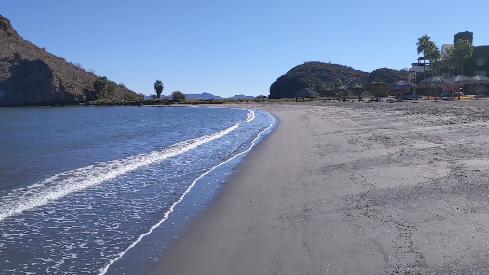 Valokuva Playa Nopoloista. - suosittu paikka rentoutumisen tuntijoille
