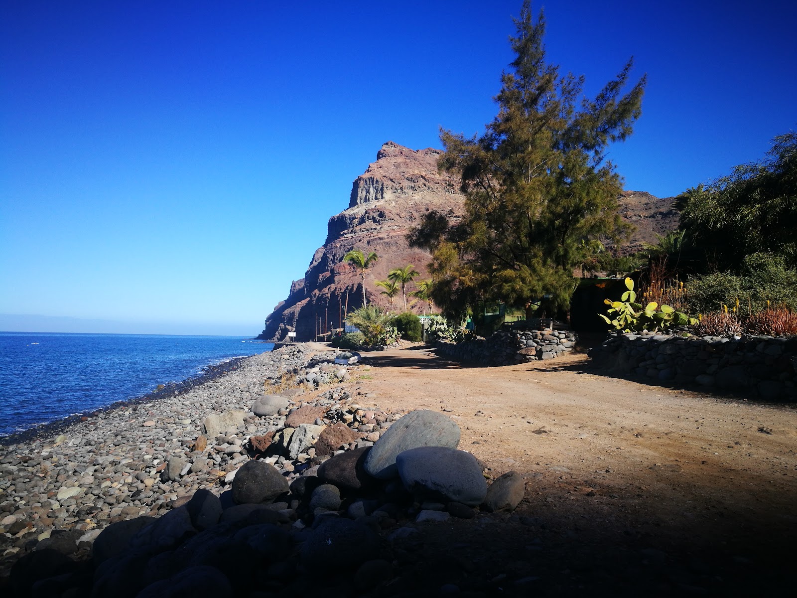 Foto av Playa de Aneas med lång rak strand
