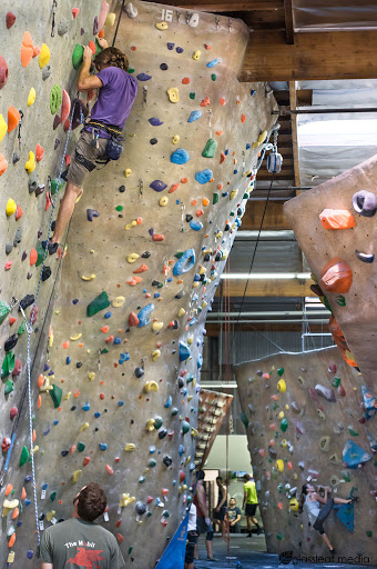 Rock Climbing Gym «Hangar 18 Indoor Climbing Gym - South Bay», reviews and photos, 4926 W Rosecrans Ave, Hawthorne, CA 90250, USA