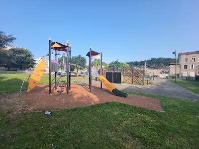Aire de jeux / terrain multisports quartier Saint julien à Saint-Chamond