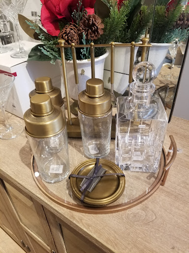 Furniture Store «Pottery Barn», reviews and photos, 321 King St, Charleston, SC 29401, USA