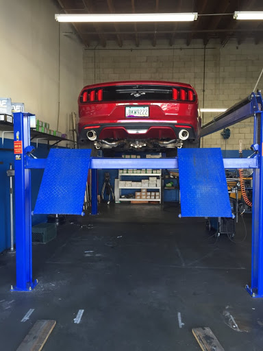 Muffler Technician image