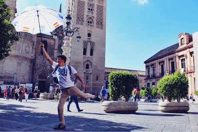 White Umbrella Tours. Free Tour Sevilla