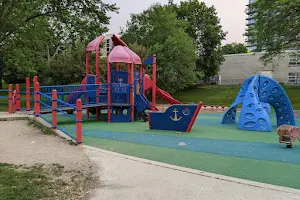 Port Credit Memorial Park Playground image