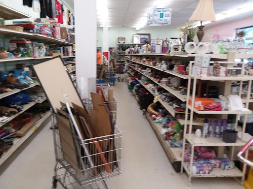 Thrift Store «Village Discount Outlet», reviews and photos, 2930 State Rd, Cuyahoga Falls, OH 44223, USA