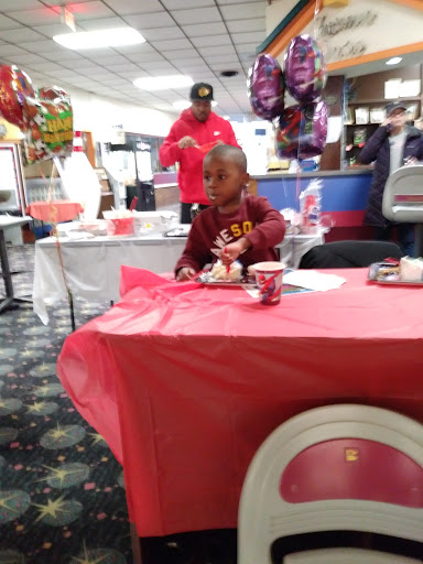 Bowling Alley «Mayflower Lanes», reviews and photos, 26600 Plymouth Rd, Redford Charter Twp, MI 48239, USA