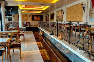 Традиционен Ресторант "Харамии" | Приятна атмосфера | Скара | Сачове image
