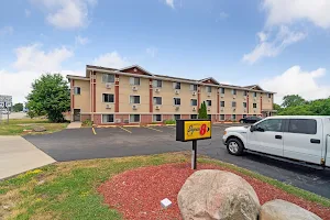 Super 8 by Wyndham Kenosha/Pleasant Prairie image