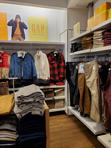 Clothing Store «Gap», reviews and photos, 435 N Harlem Ave, Oak Park, IL 60301, USA