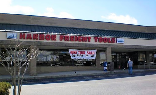 Harbor Freight Tools, 3709 Farmington Dr, Greensboro, NC 27407, USA, 