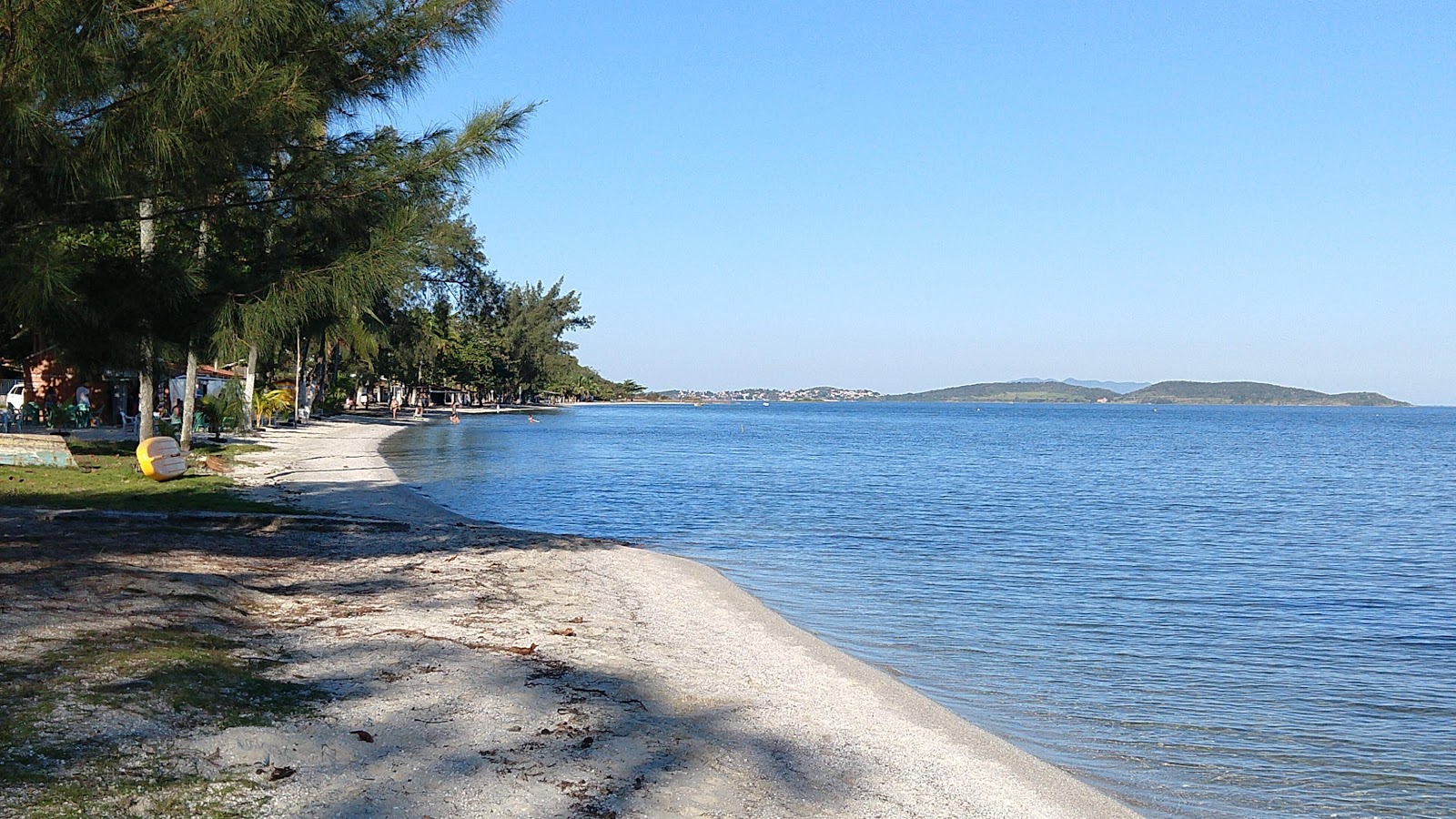 Araruama Lagoon Beach的照片 具有非常干净级别的清洁度