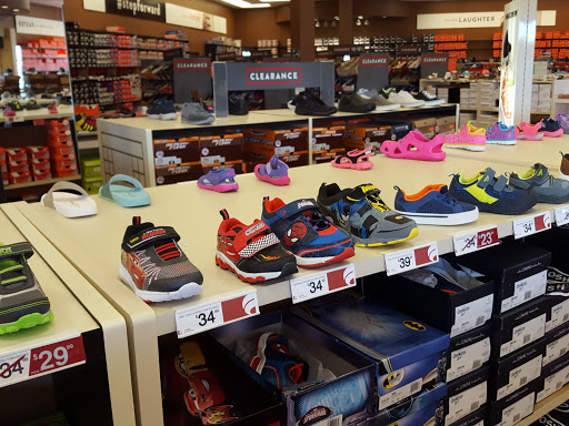 Shoe Store «Famous Footwear», reviews and photos, 14929 Florence Trail, Apple Valley, MN 55124, USA