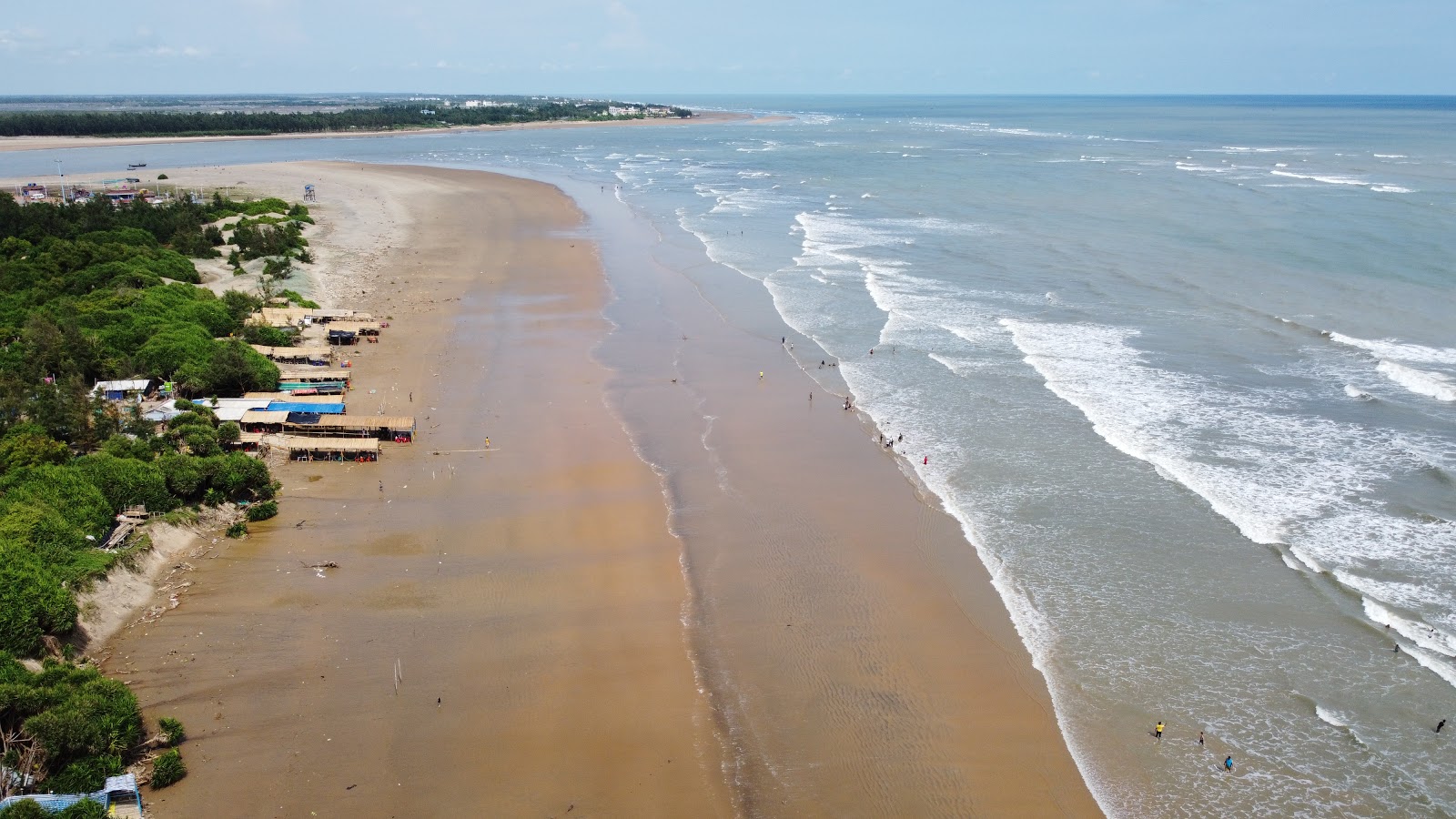 Foto de Tajpur Sea Beach con arena brillante superficie