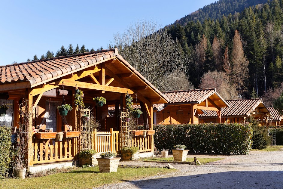 Parc résidentiel de loisirs La Taillade de Montségur en Ariège ouvert de février à novembre à Fougax-et-Barrineuf