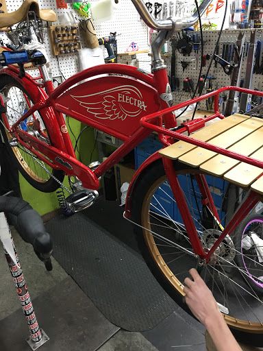 Bicycle Store «Trek Bicycle Store of Mount Pleasant», reviews and photos, 1180 Oakland Market Rd, Mt Pleasant, SC 29466, USA